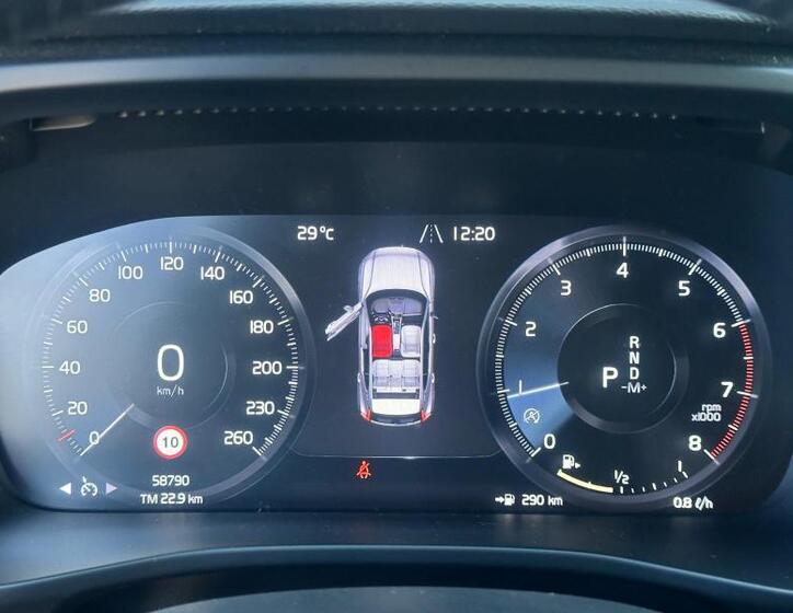 Volvo XC40 8
