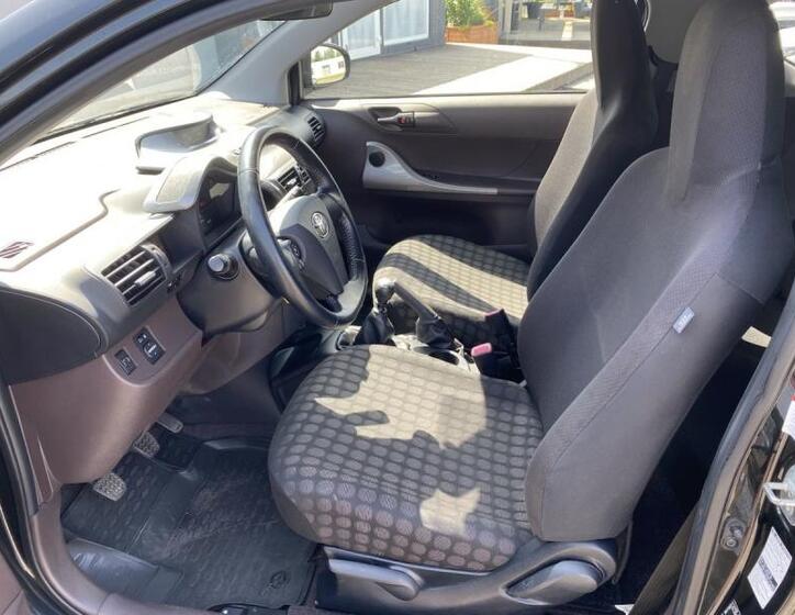 Toyota iQ 9