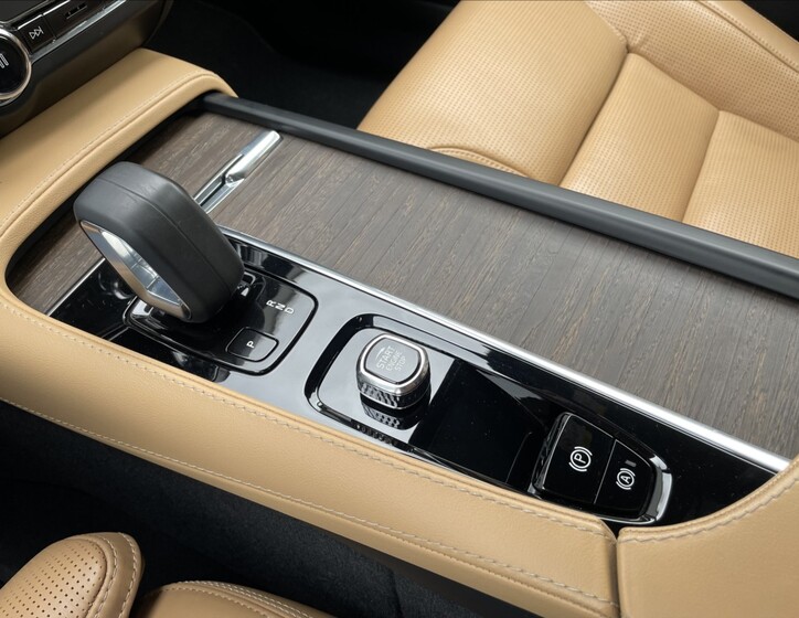 Volvo V90 14