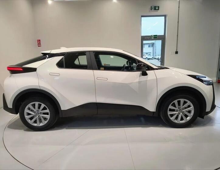 Toyota C-HR 4