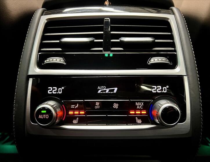BMW Řada 7 37