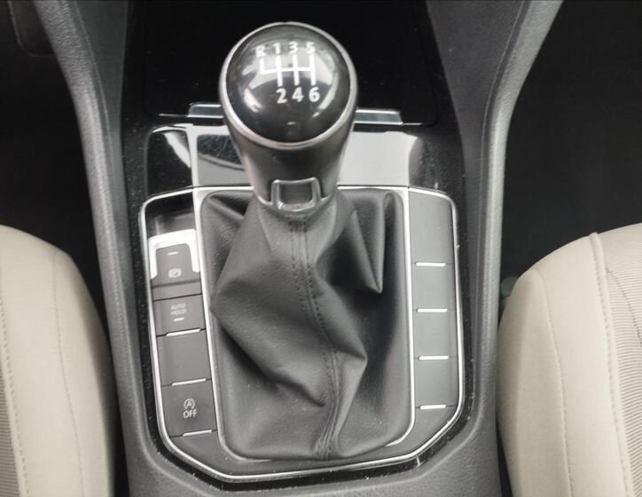 Volkswagen Golf 16