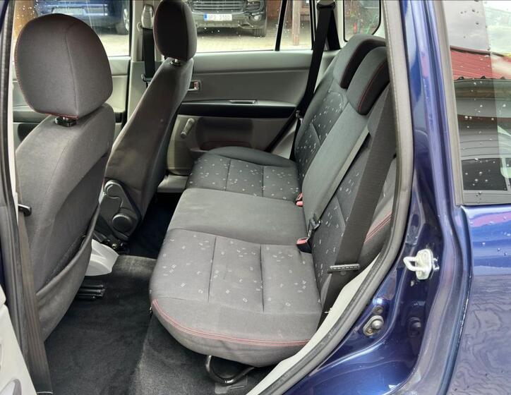 Mazda 2 13