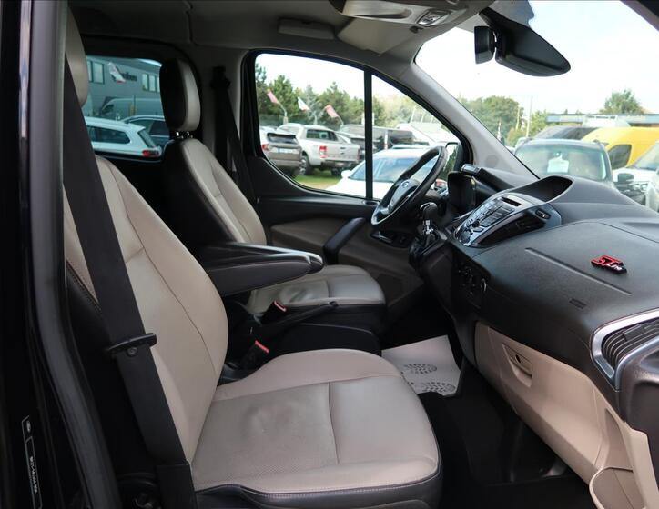 Ford Transit Custom 13