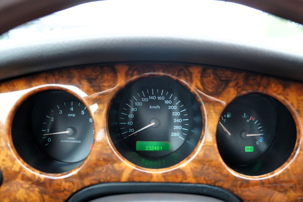 Jaguar XJR