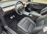 Tesla Model Y 8