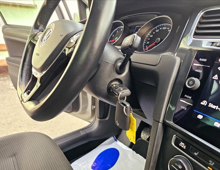 Volkswagen Golf 38