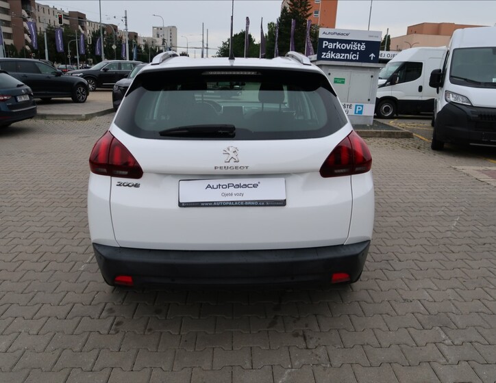 Peugeot 2008 6