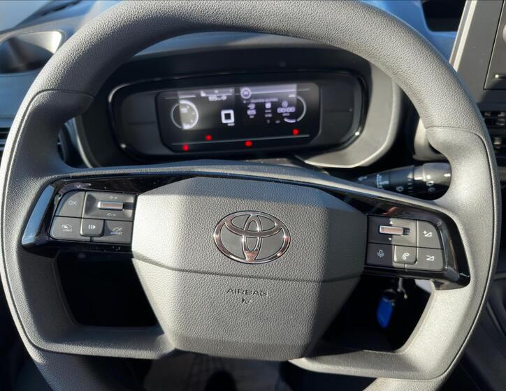 Toyota ProAce 11