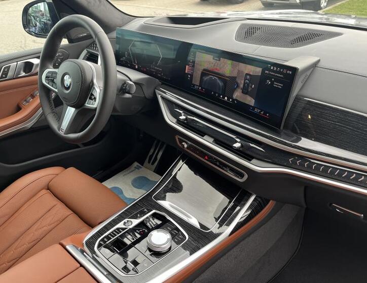 BMW X7 10
