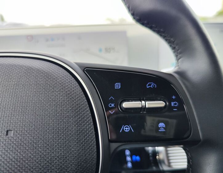 Hyundai IONIQ 29