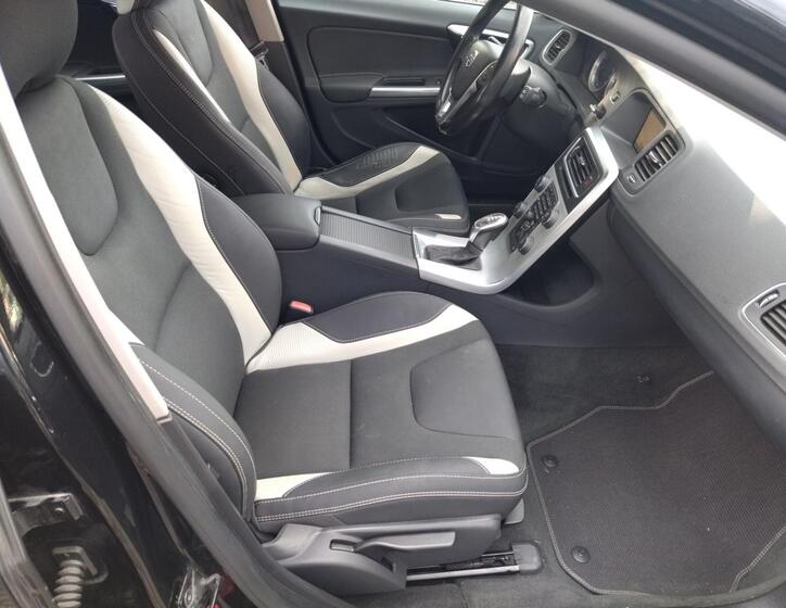 Volvo V60 14