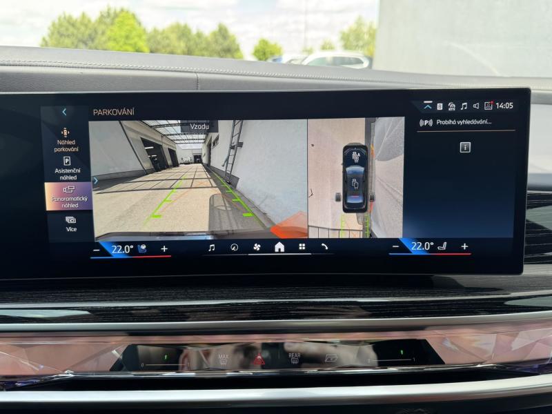 BMW i7