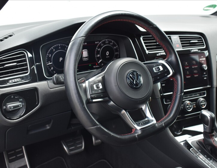 Volkswagen Golf 21