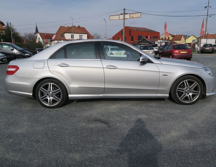 Mercedes-Benz Třídy E 8