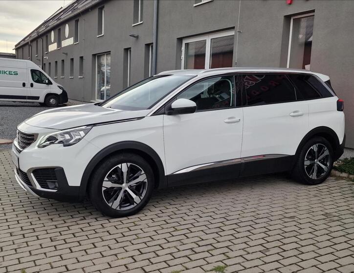 Peugeot 5008 6