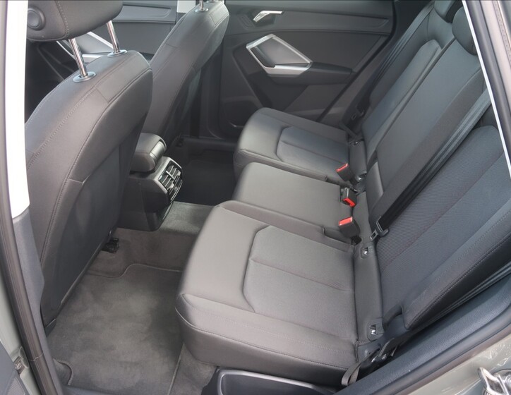 Audi Q3 15