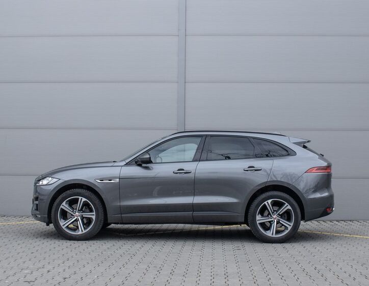 Jaguar F-Pace 8