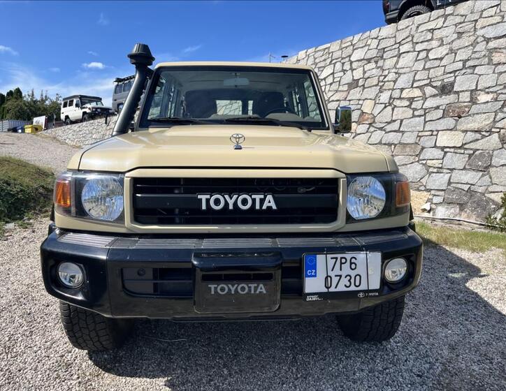 Toyota Land Cruiser 2