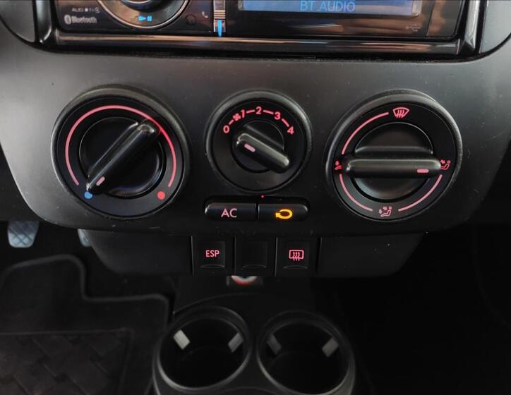 Volkswagen New Beetle 13