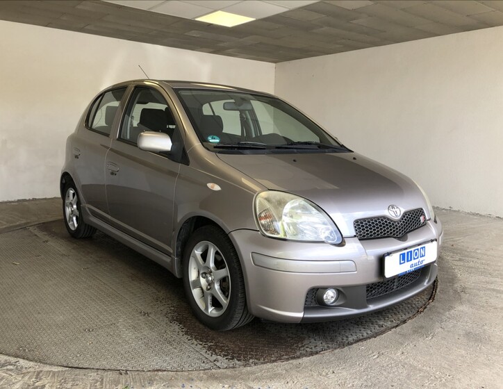 Toyota Yaris 1