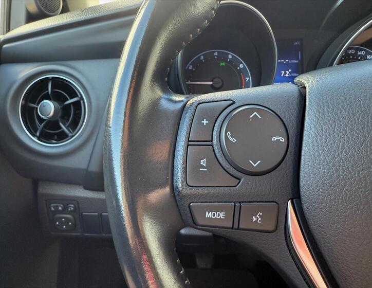 Toyota Auris 12