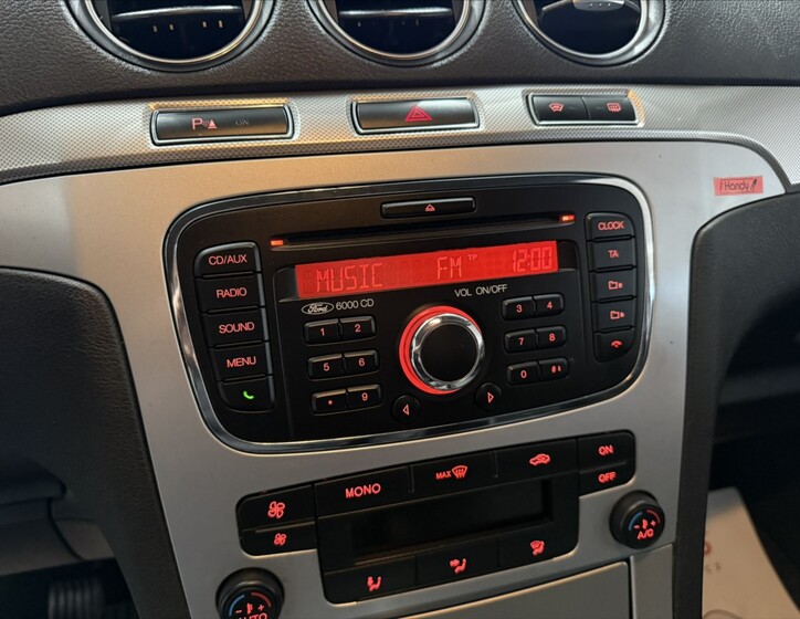 Ford Galaxy 12