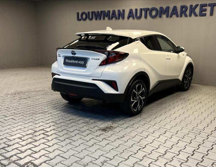 Toyota C-HR 2