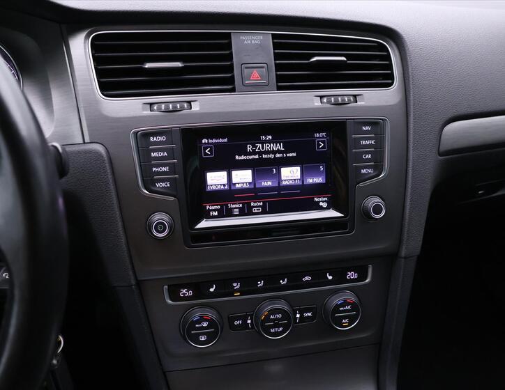 Volkswagen Golf 23
