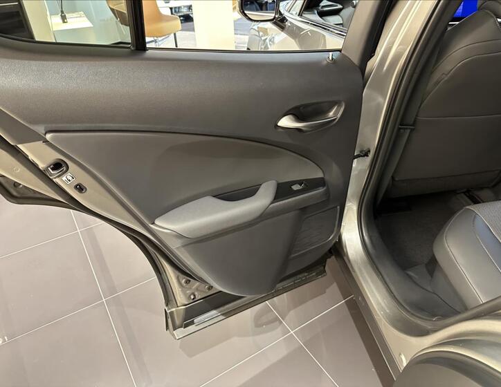 Lexus UX 250h 16