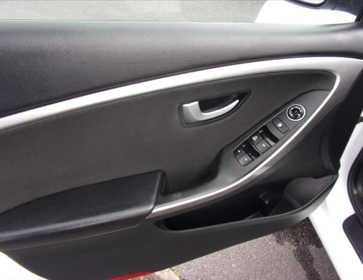 Hyundai i30 16