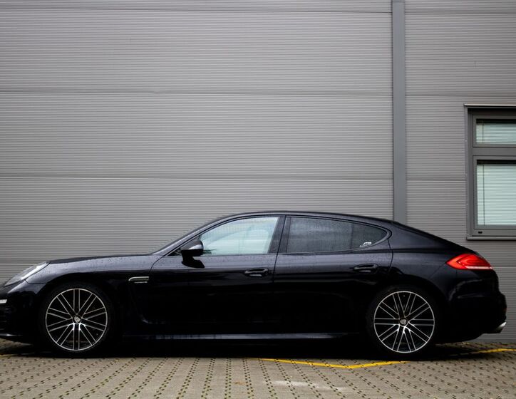 Porsche Panamera 8