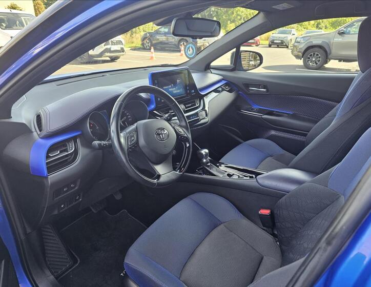 Toyota C-HR 10