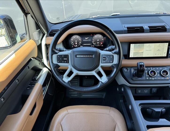 Land Rover Defender 15