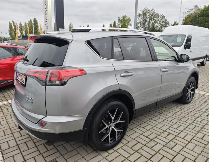 Toyota RAV4 6