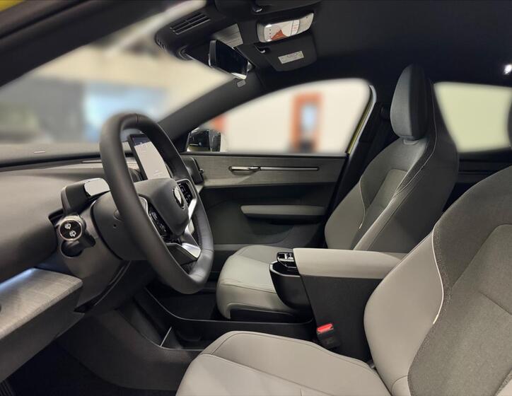Volvo EX30 7