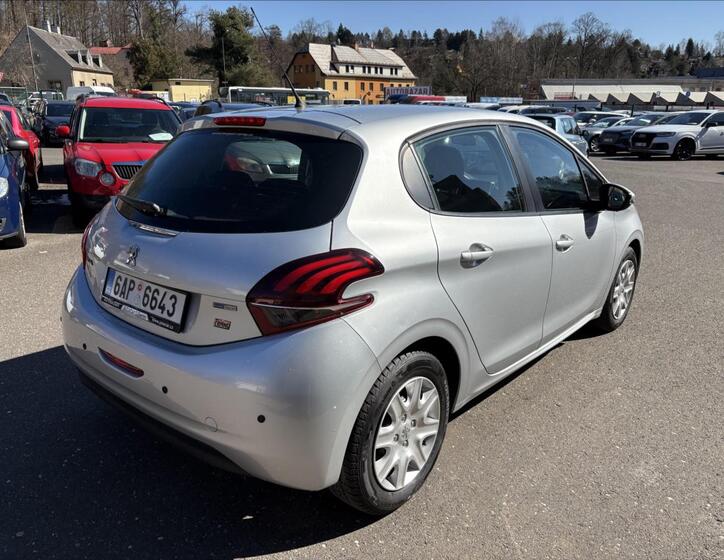 Peugeot 208 6