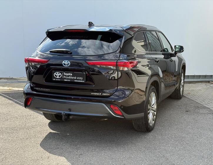 Toyota Highlander 6