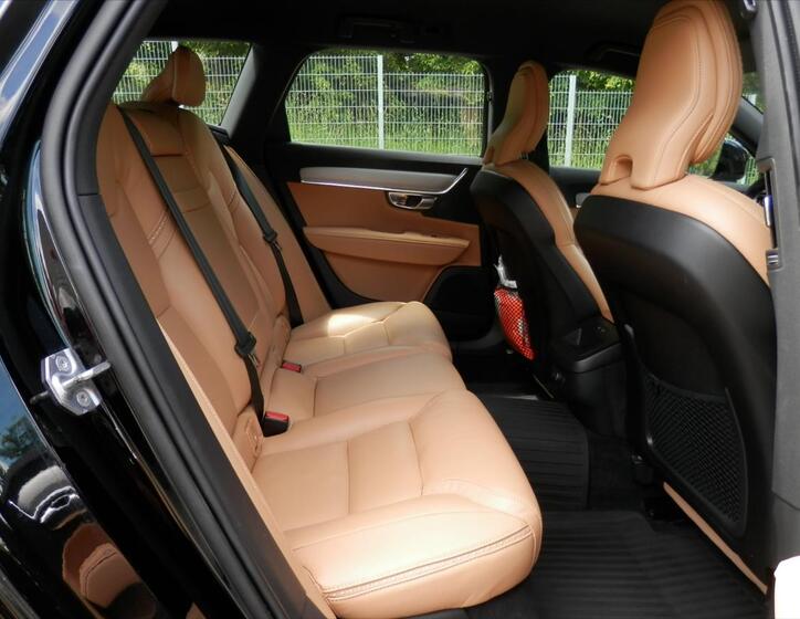 Volvo V90 17