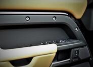 Land Rover Defender 8