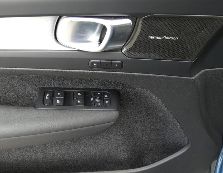 Volvo XC40 9