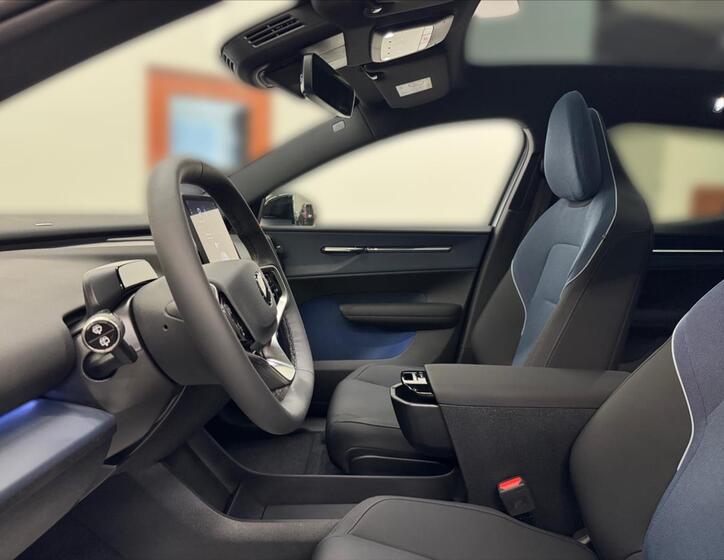 Volvo EX30 7
