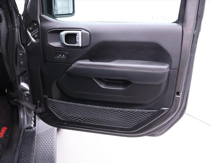 Jeep Wrangler 13