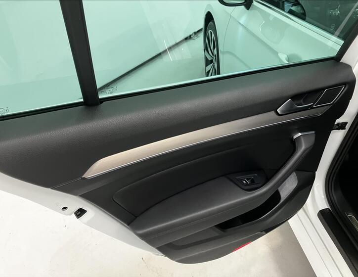 Volkswagen Passat 25