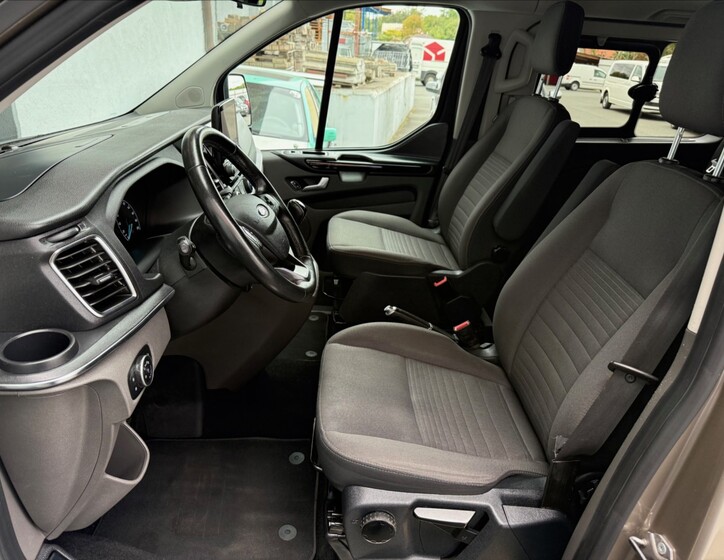 Ford Tourneo Custom 12