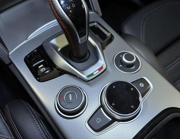 Alfa Romeo Stelvio 19