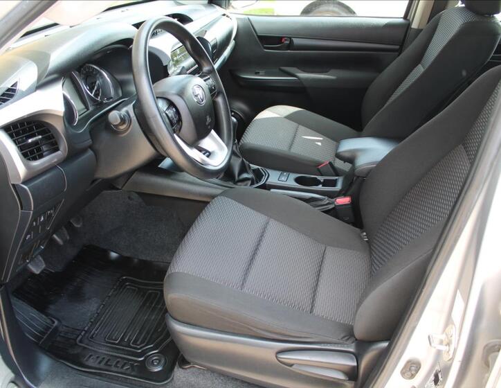 Toyota Hilux 7