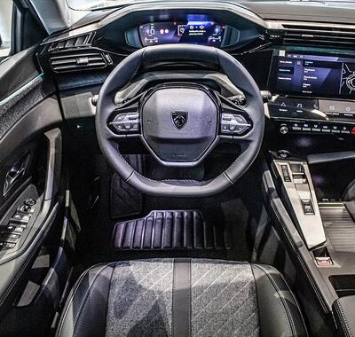 Peugeot 408 8
