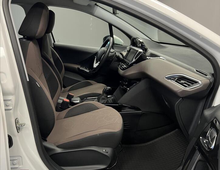 Peugeot 2008 8