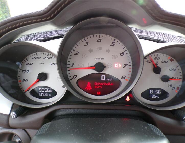 Porsche Cayman 8